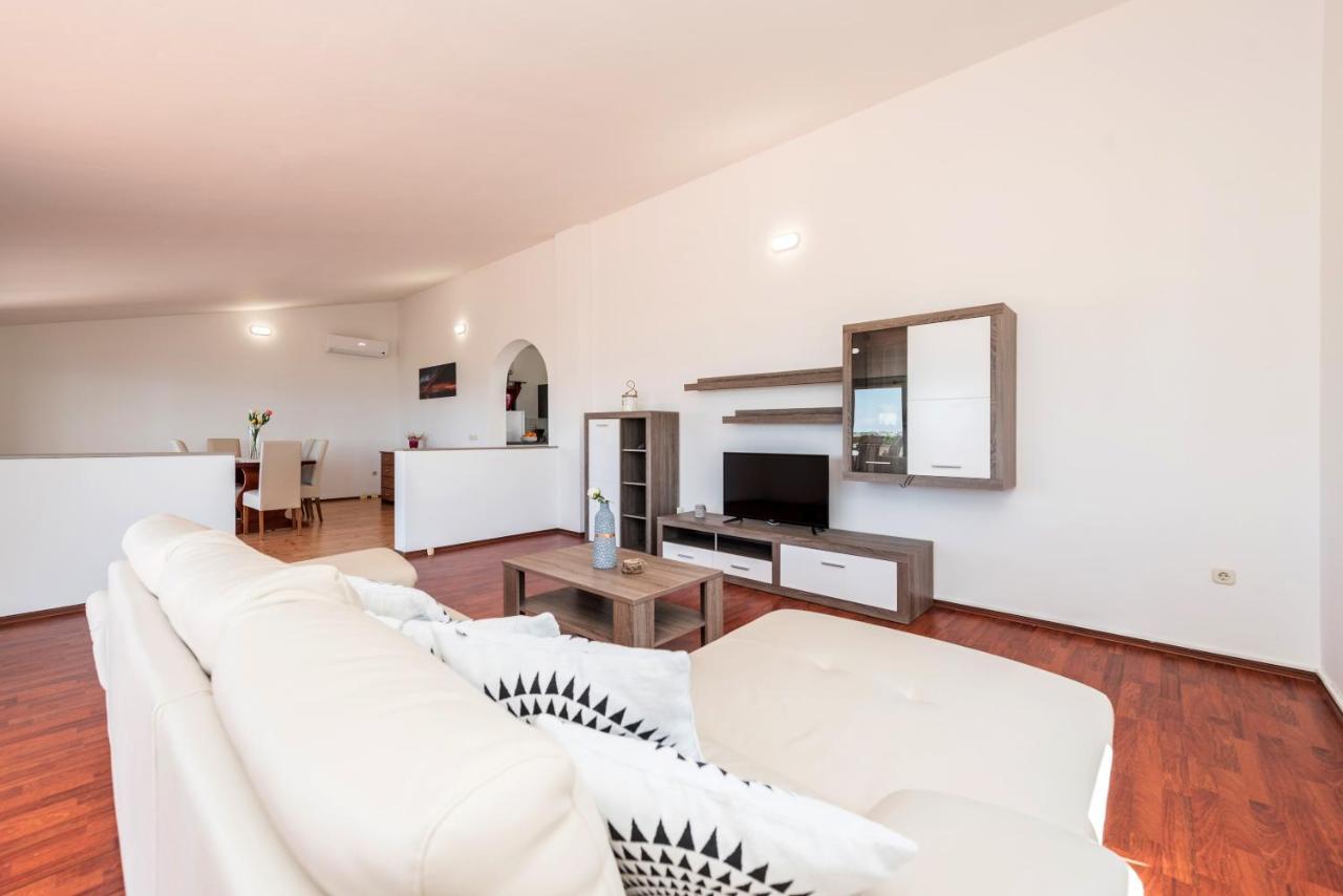 Apartment Astoria Затон Екстер'єр фото