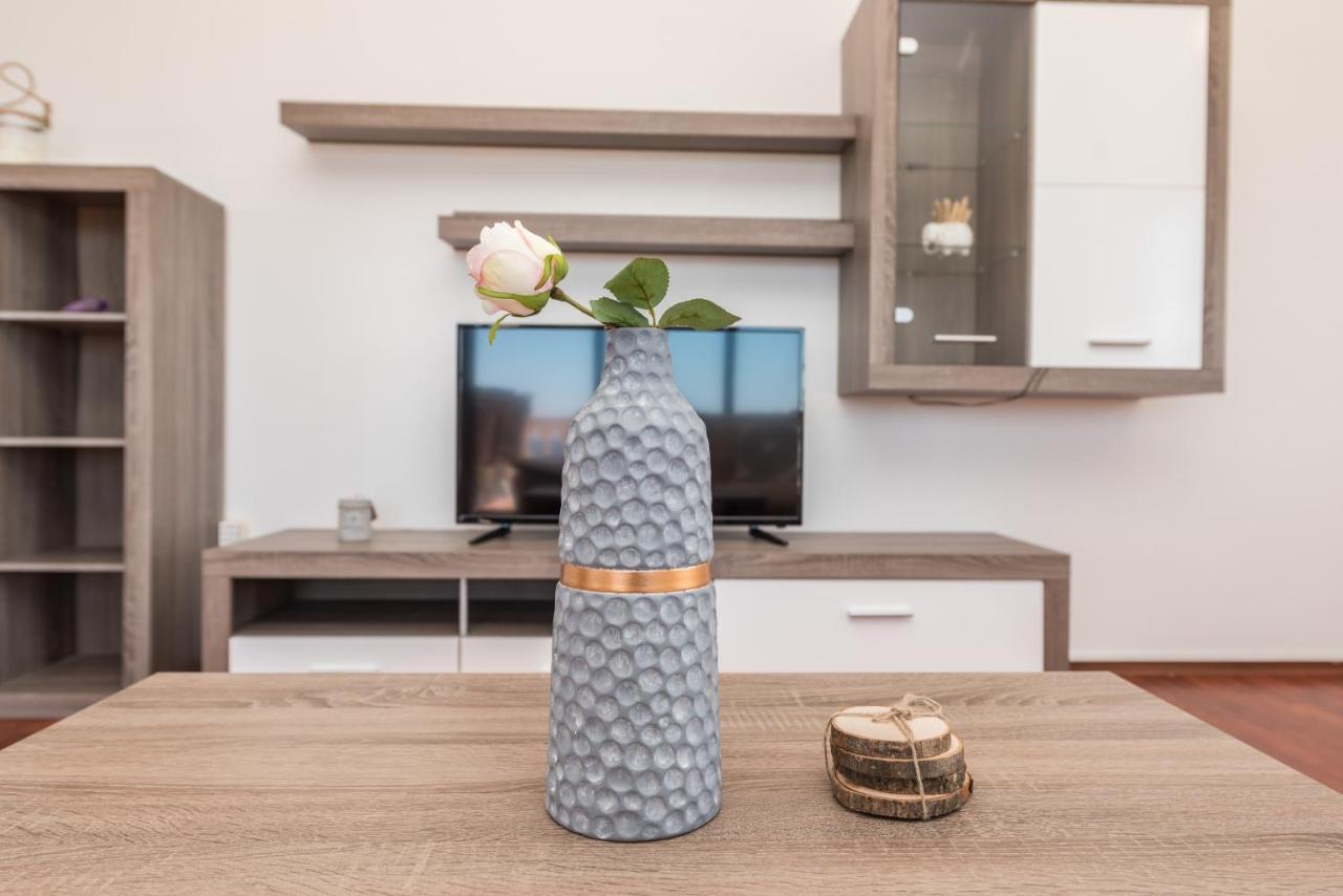 Apartment Astoria Затон Екстер'єр фото