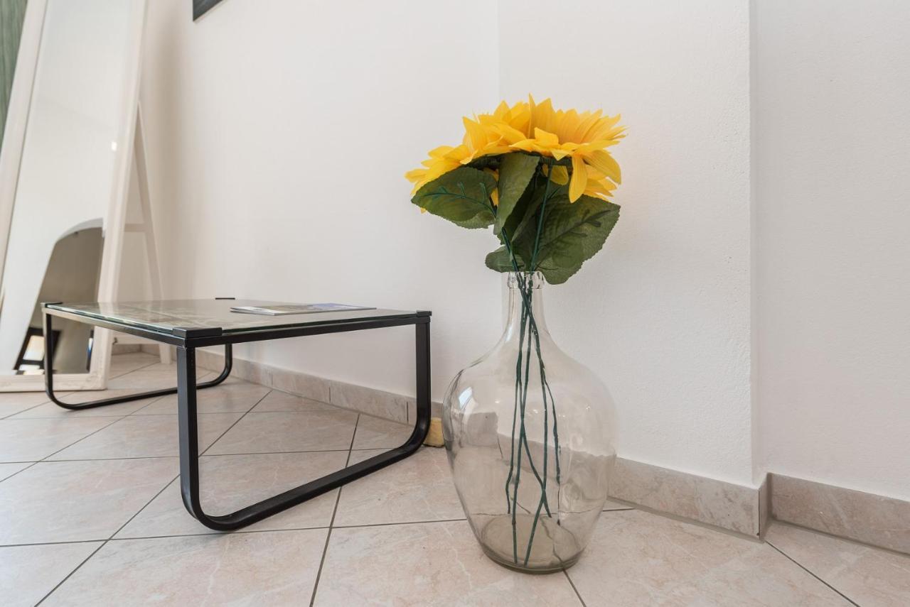 Apartment Astoria Затон Екстер'єр фото