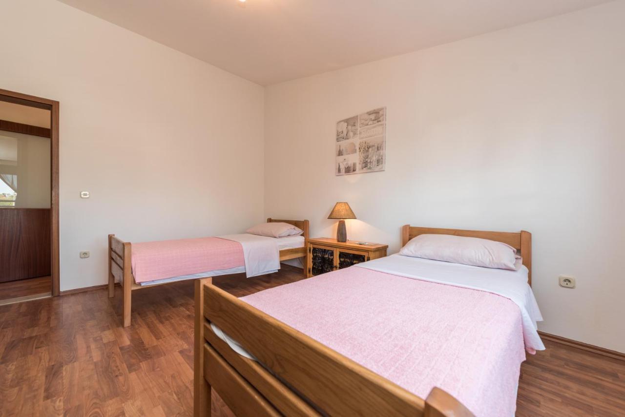 Apartment Astoria Затон Екстер'єр фото